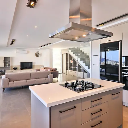 Sleeps 8 With Pool Air Con And Wifi Vila