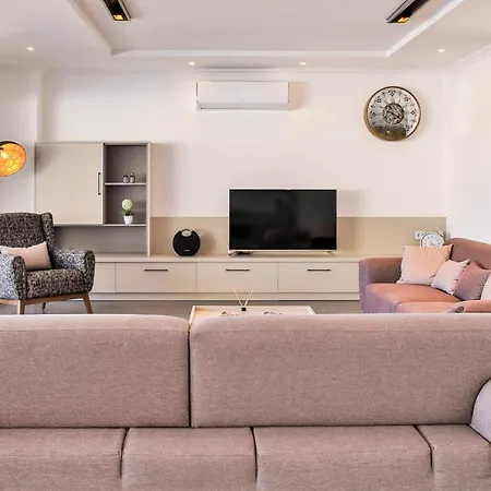 Vila Sleeps 8 With Pool Air Con And Wifi Kalkan