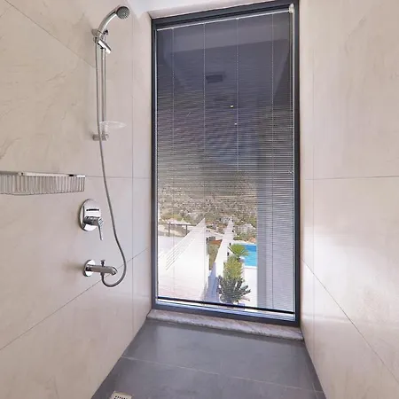 Sleeps 8 With Pool Air Con And Wifi